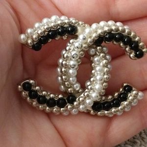 CHANEL CC brooch
